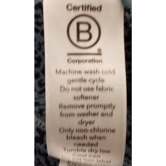 Athleta Salutation Stash Pocket Capri Leggings Blue Leopard Print Size Small - Picture 7 of 7